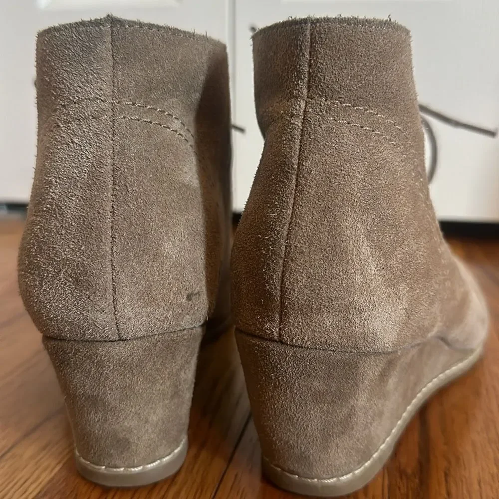 Bjorndal Womens Rachel Wedge Heel Chukka Bootie Shoes Booties Taupe 8.5